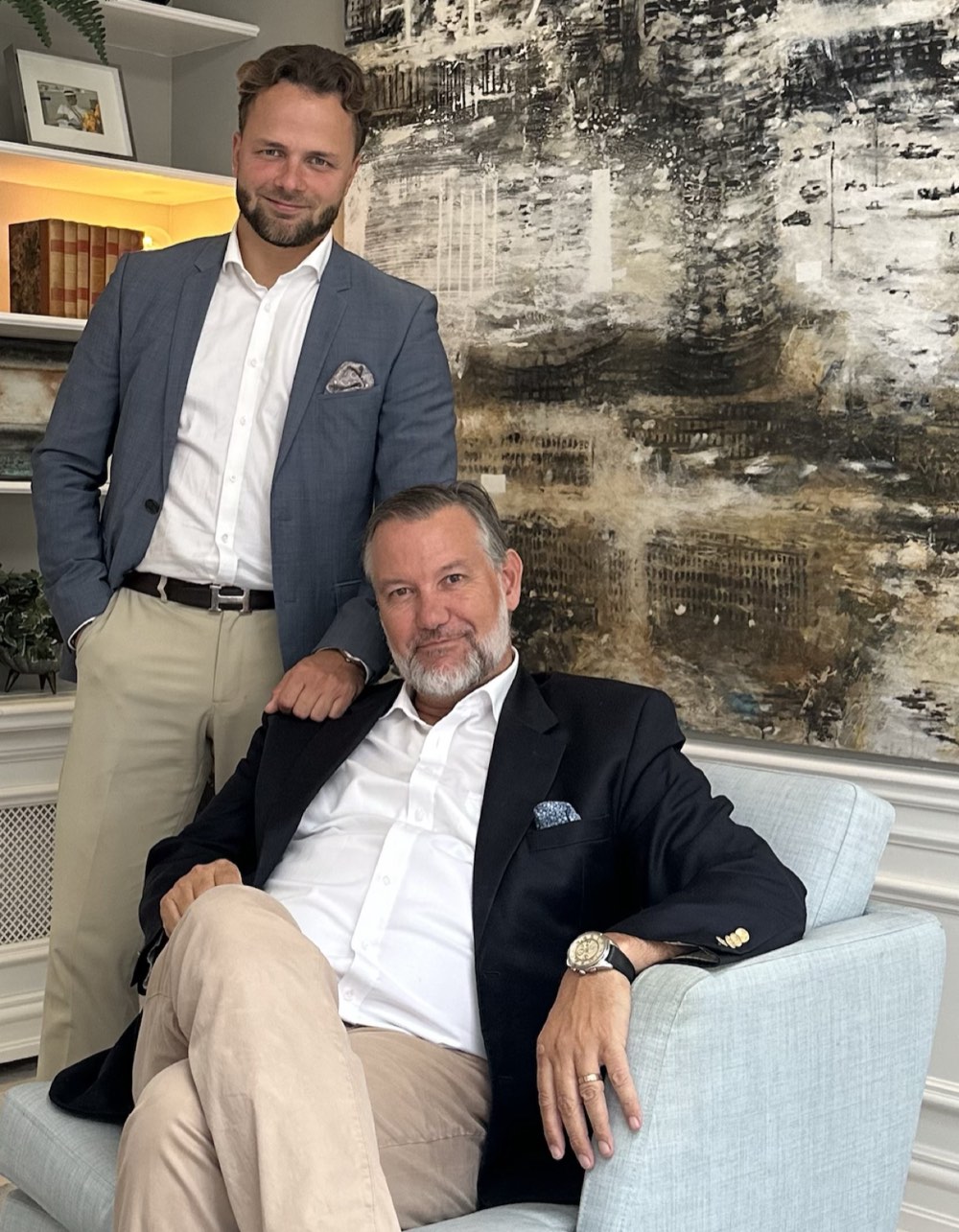 Dennis Jensen sammen med en yngre Founder
